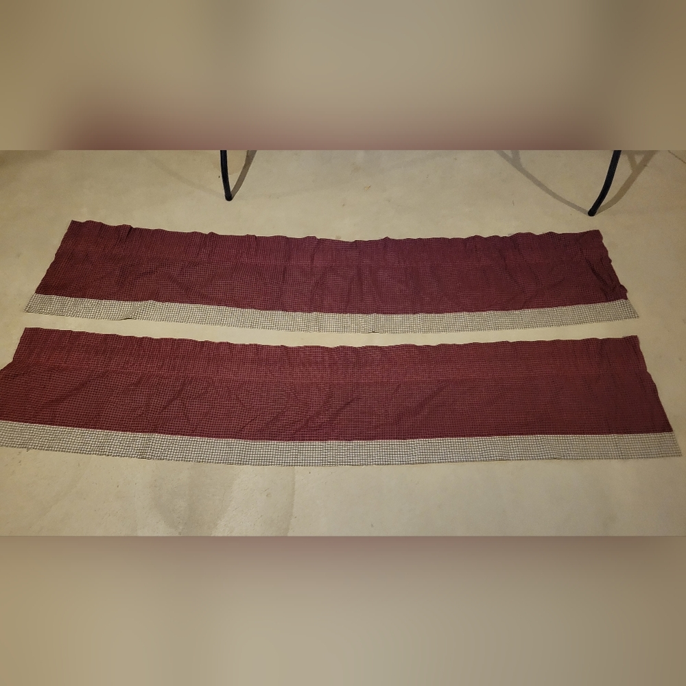 2 valances Curtains